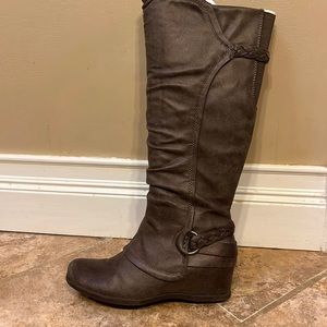 High boots distressed look leather size 7.5 mushroom